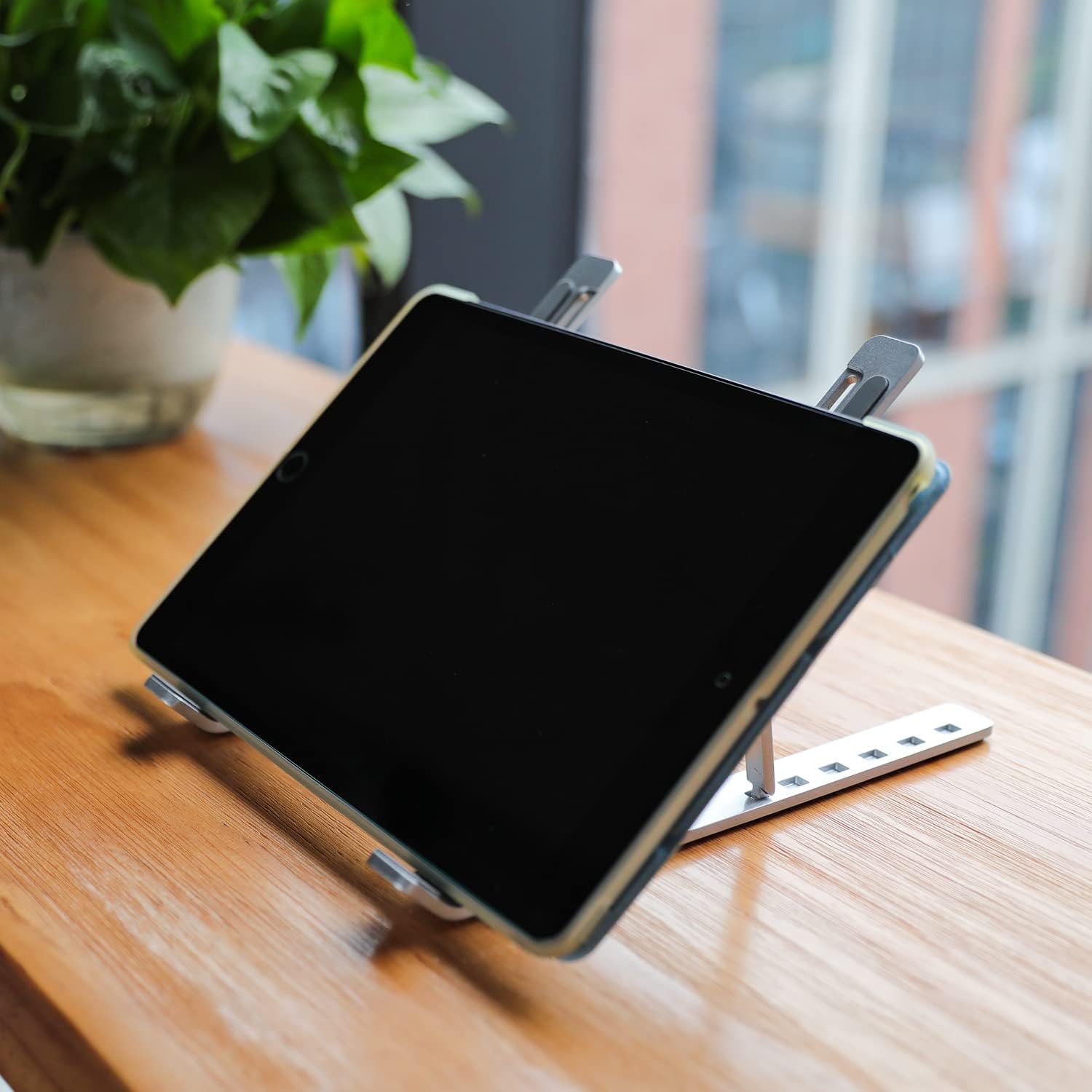 Amazon Basics - support pour ordinateur - 24x16.4x4.4cm - 6 angles, 10-15.6 pouces