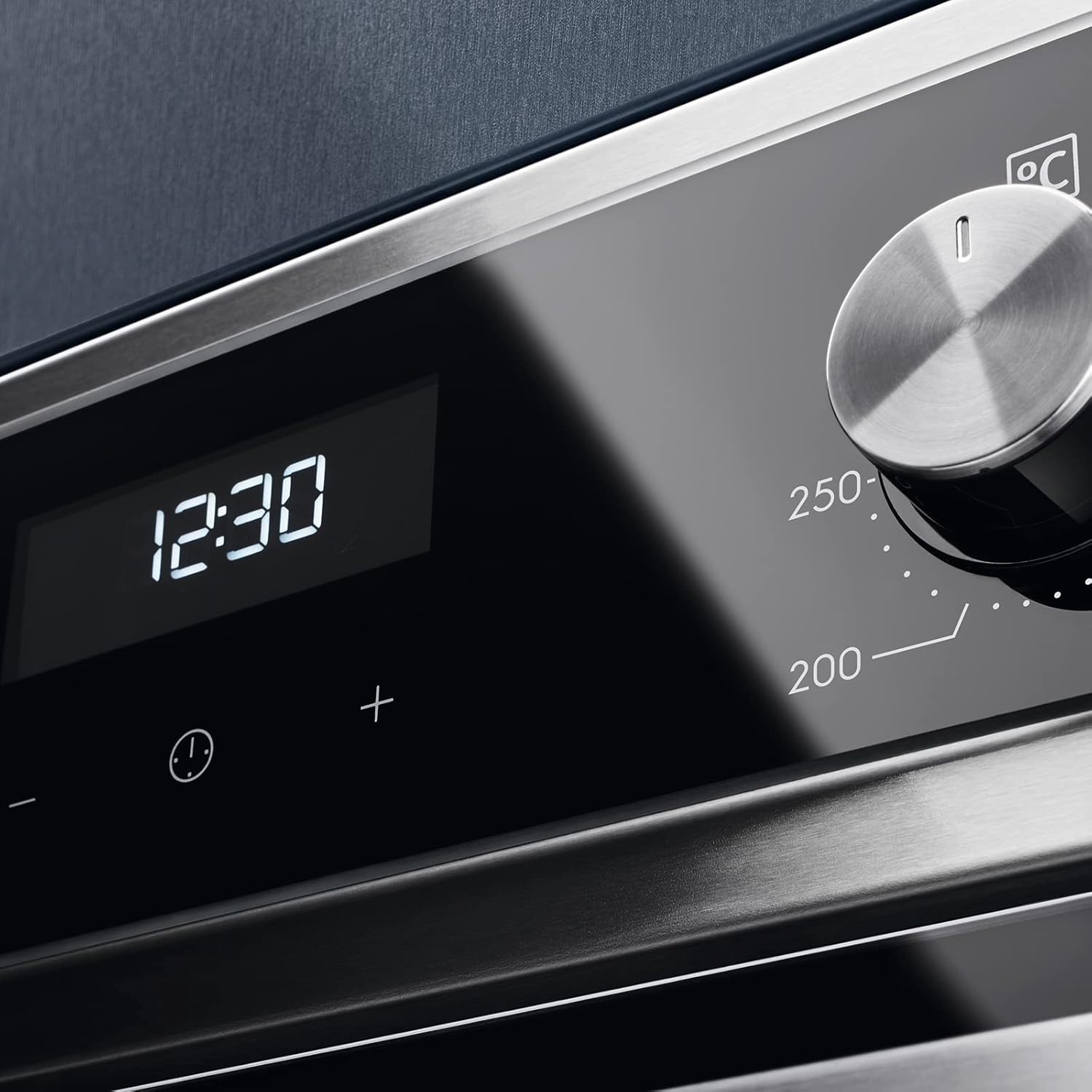 Electrolux - Série 600 - 594x595x567 mm - four multifonction, 70L, nettoyage AquaClean, EOF5H40BX